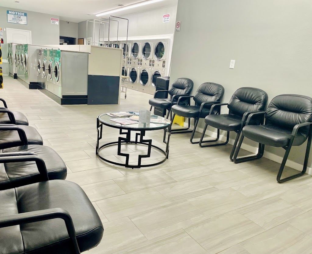 Evergreen Laundromat | 116 W Hayes St, Savoy, TX 75479, USA | Phone: (903) 228-6461