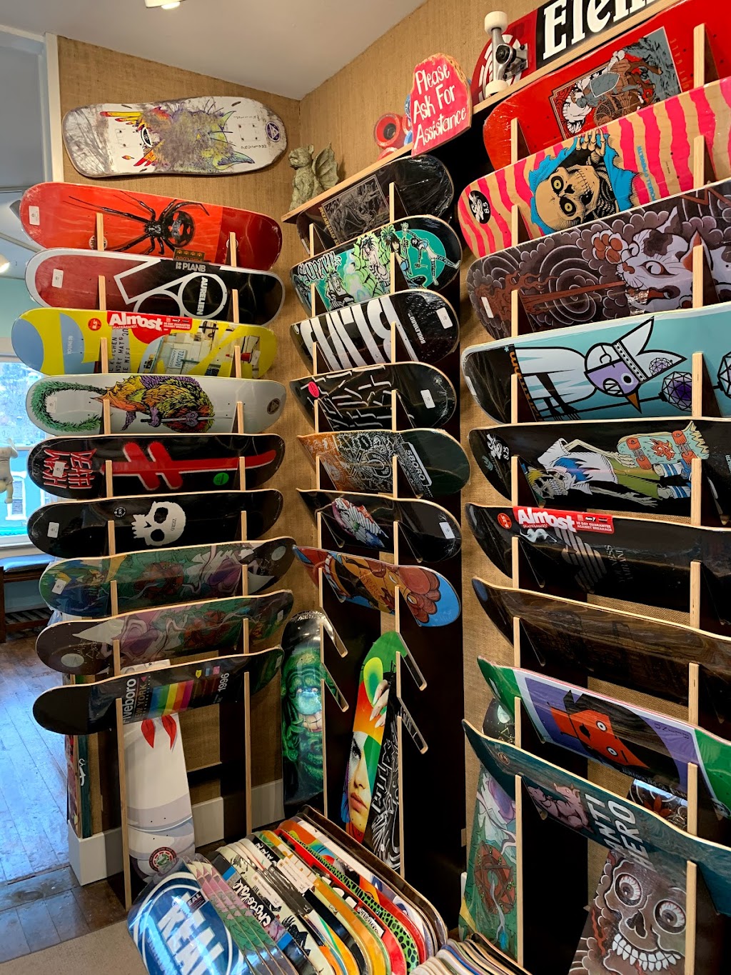 Mountainside Skate Shop | 741 Manitou Ave, Manitou Springs, CO 80829, USA | Phone: (719) 685-9980