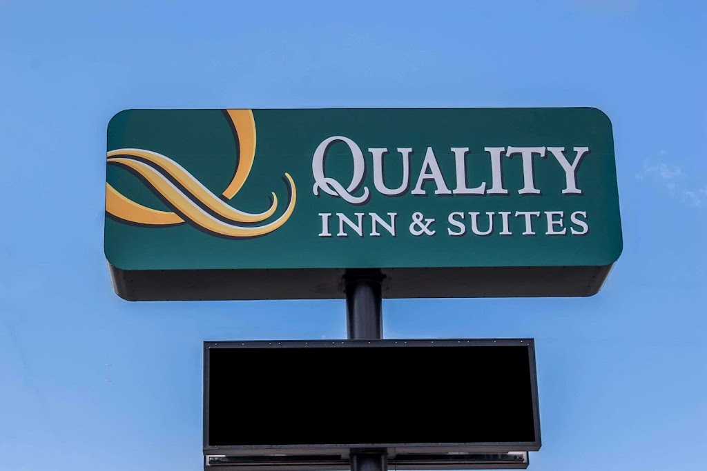 Quality Inn & Suites Fife Seattle | 5805 Pacific Hwy E, Fife, WA 98424, USA | Phone: (253) 922-2500