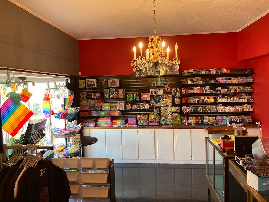 J & B Magic Shop and Theater | 610 E Spring St, New Albany, IN 47150 | Phone: (502) 592-2530