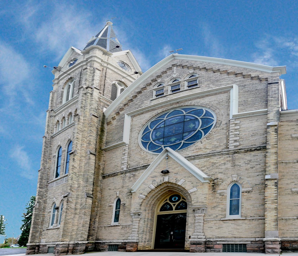 Holy Trinity Catholic Church | 521 Congress Dr, West Bend, WI 53090, USA | Phone: (262) 675-6256