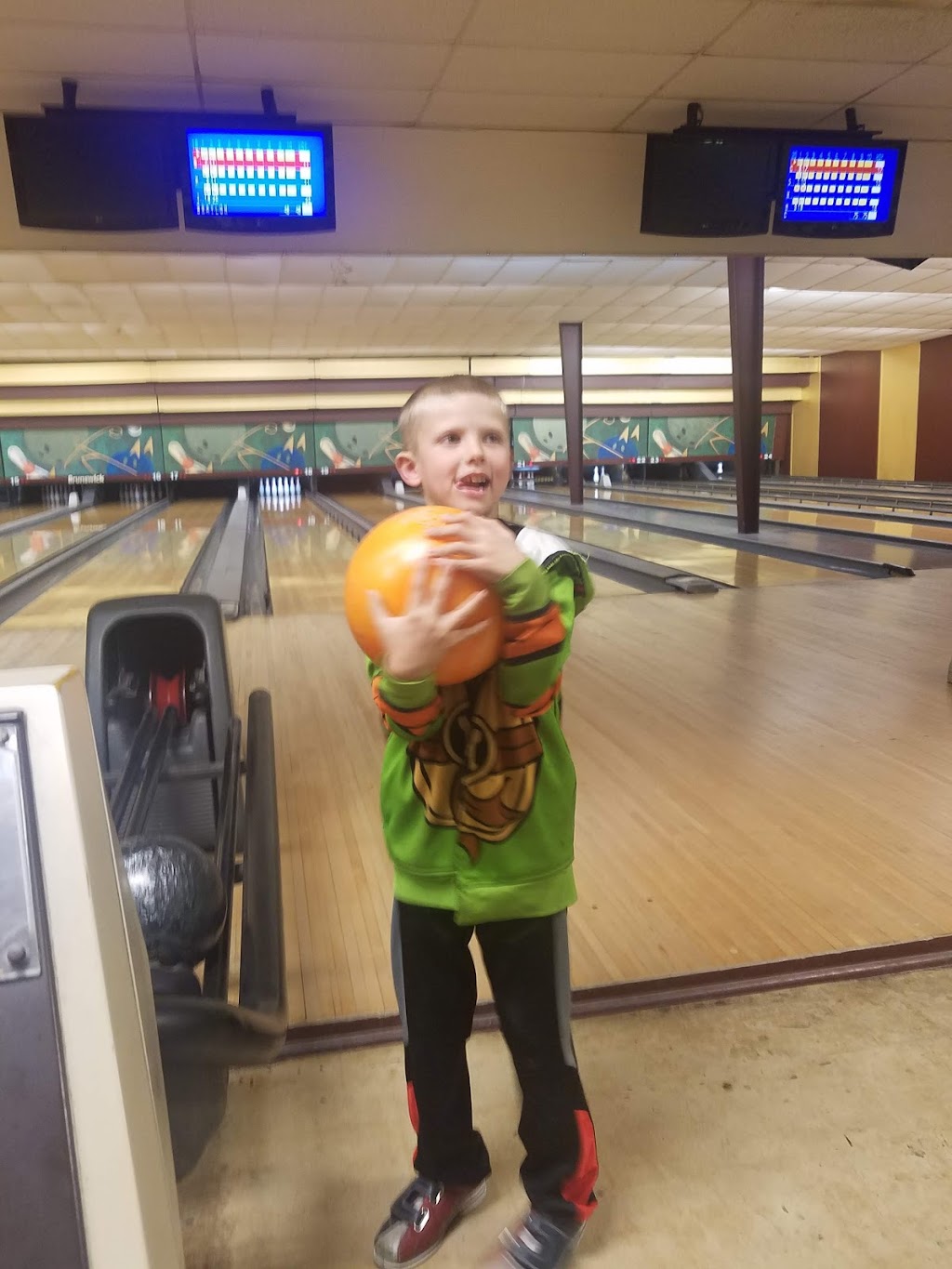 Sunset Bowling Lanes | 1304 Texas Hwy 123, San Marcos, TX 78666, USA | Phone: (512) 396-2334