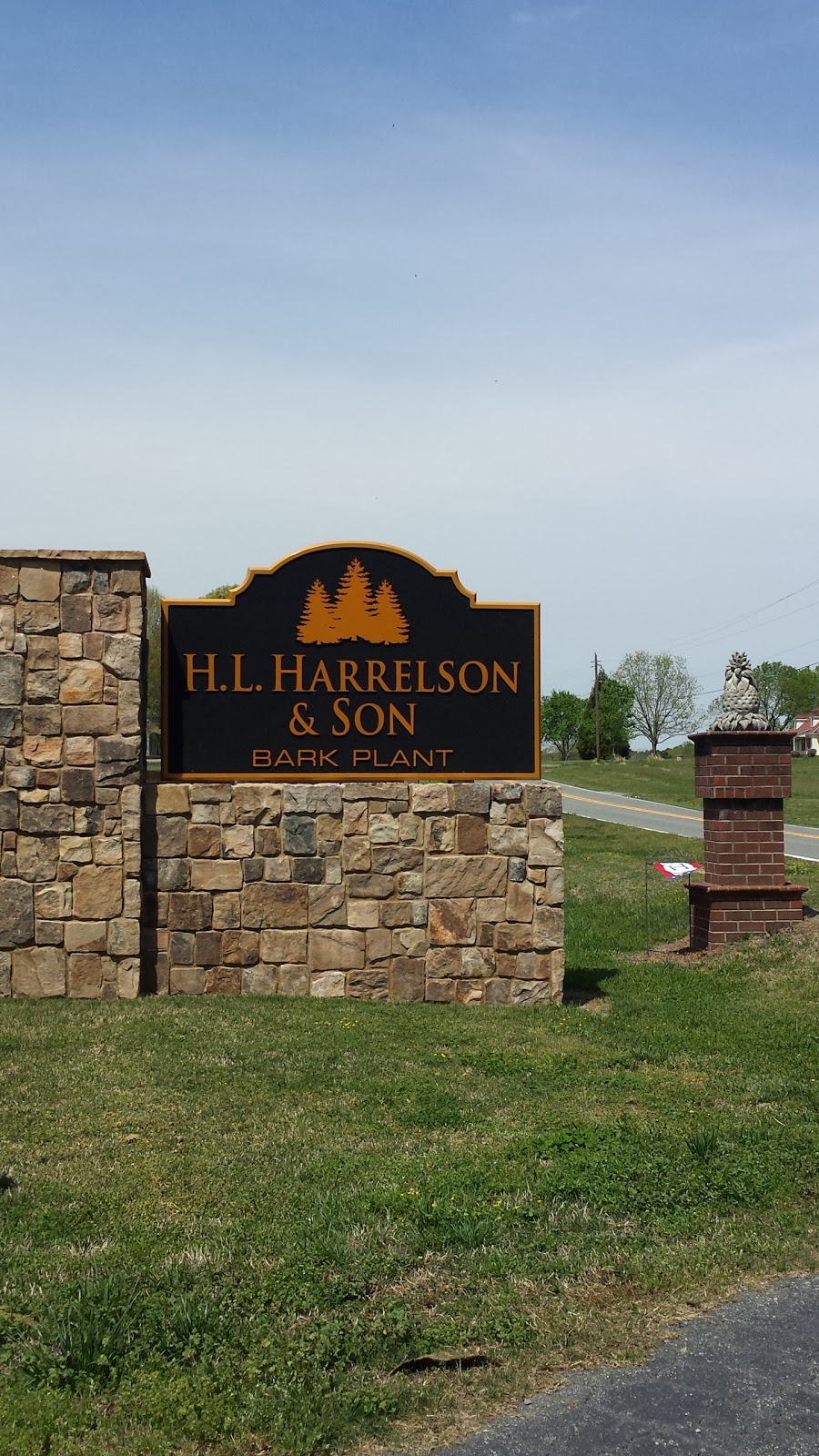 H L Harrelson & Son Bark Plant | 4539 E Greensboro Chapel Hill Rd, Graham, NC 27253, USA | Phone: (336) 376-0703