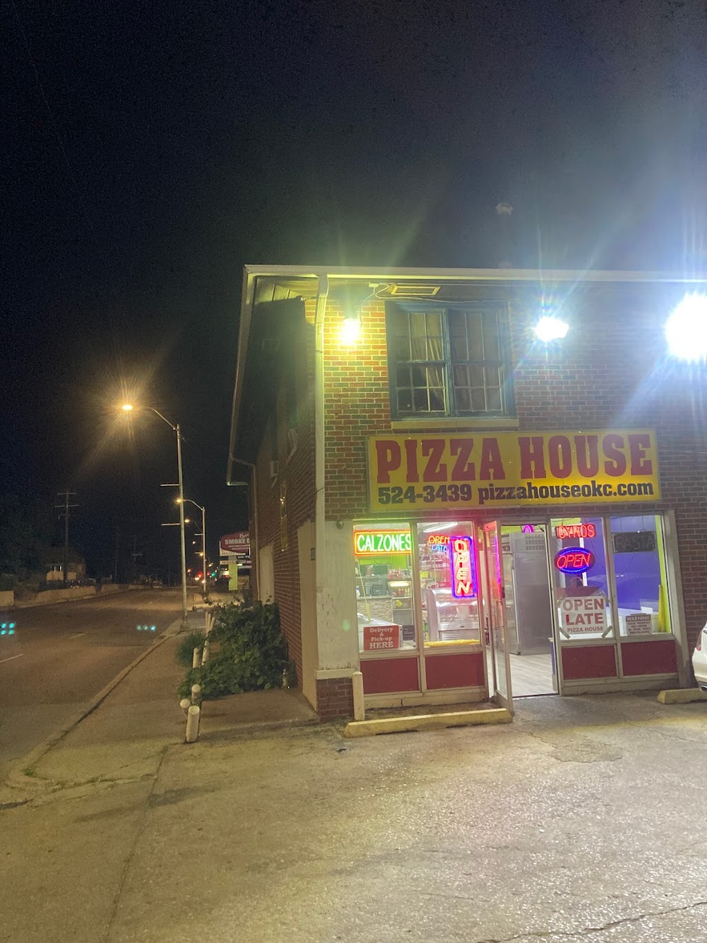 Pizza House | 2520 N Pennsylvania Ave, Oklahoma City, OK 73107, USA | Phone: (405) 524-3439