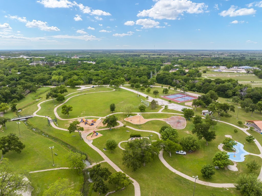 Hillsboro City Park | 200 Milford Rd, Hillsboro, TX 76645, USA | Phone: (254) 582-3478