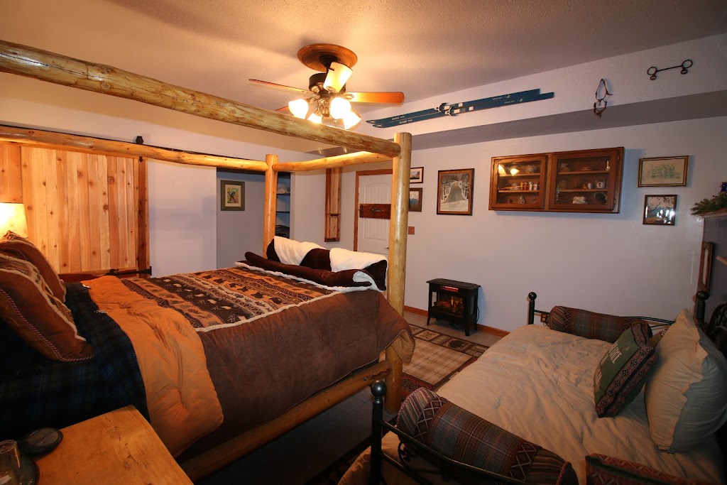 Hampton B&B | 4460 Ford Dr, Colorado Springs, CO 80908 | Phone: (719) 495-4489