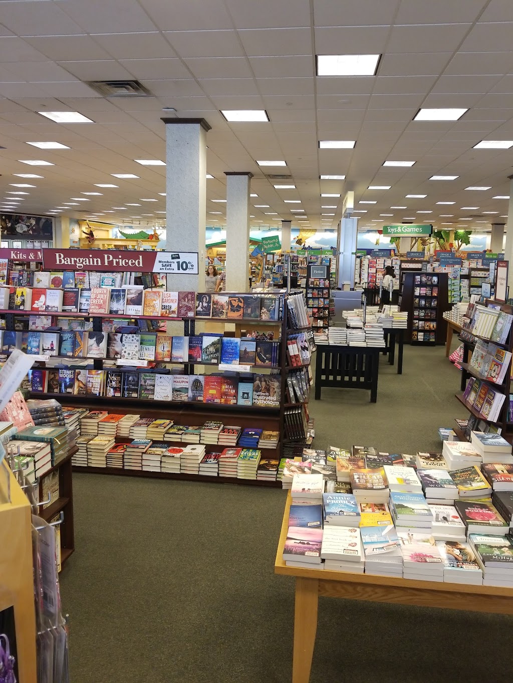 Barnes & Noble | 1180 Raritan Rd, Clark, NJ 07066 | Phone: (732) 574-1818