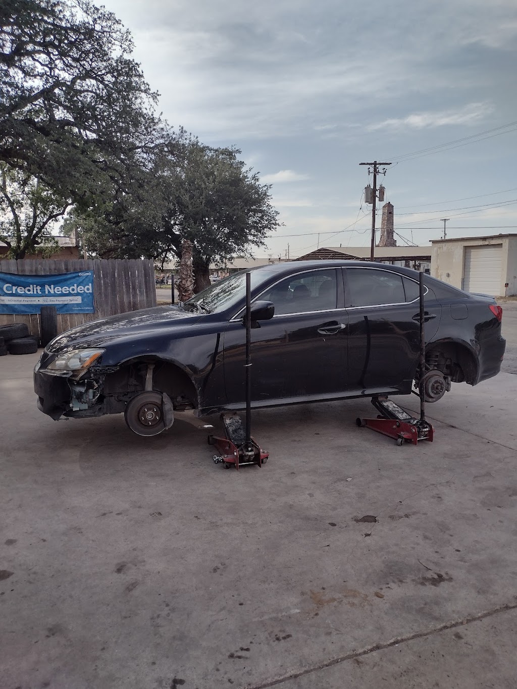 Felipes Tire Shop | 310 Adams Ave, Devine, TX 78016, USA | Phone: (830) 663-5733