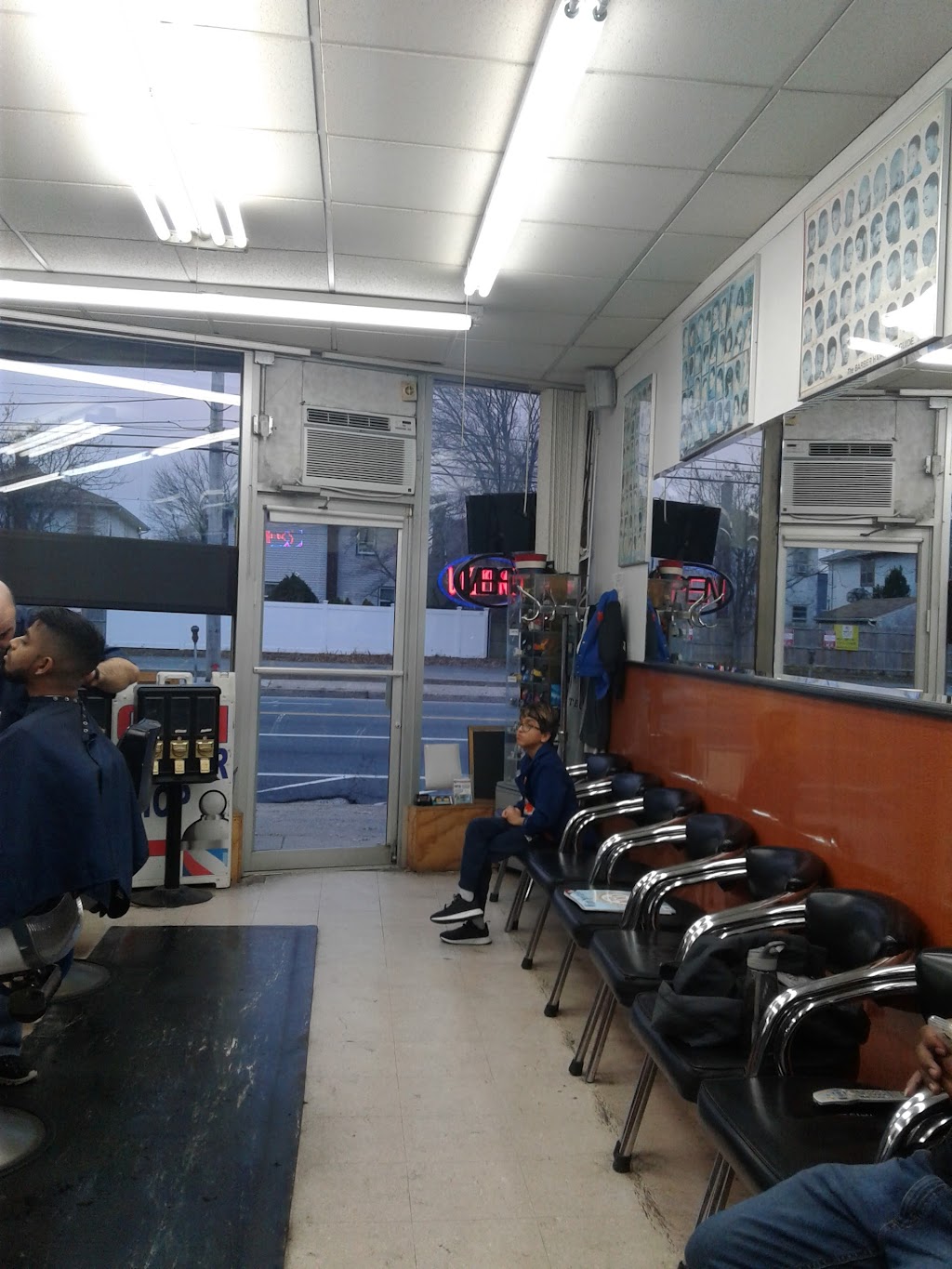 Bens & Tonys Classic Barber Shop | 539 W Merrick Rd, Valley Stream, NY 11580, USA | Phone: (516) 872-5904