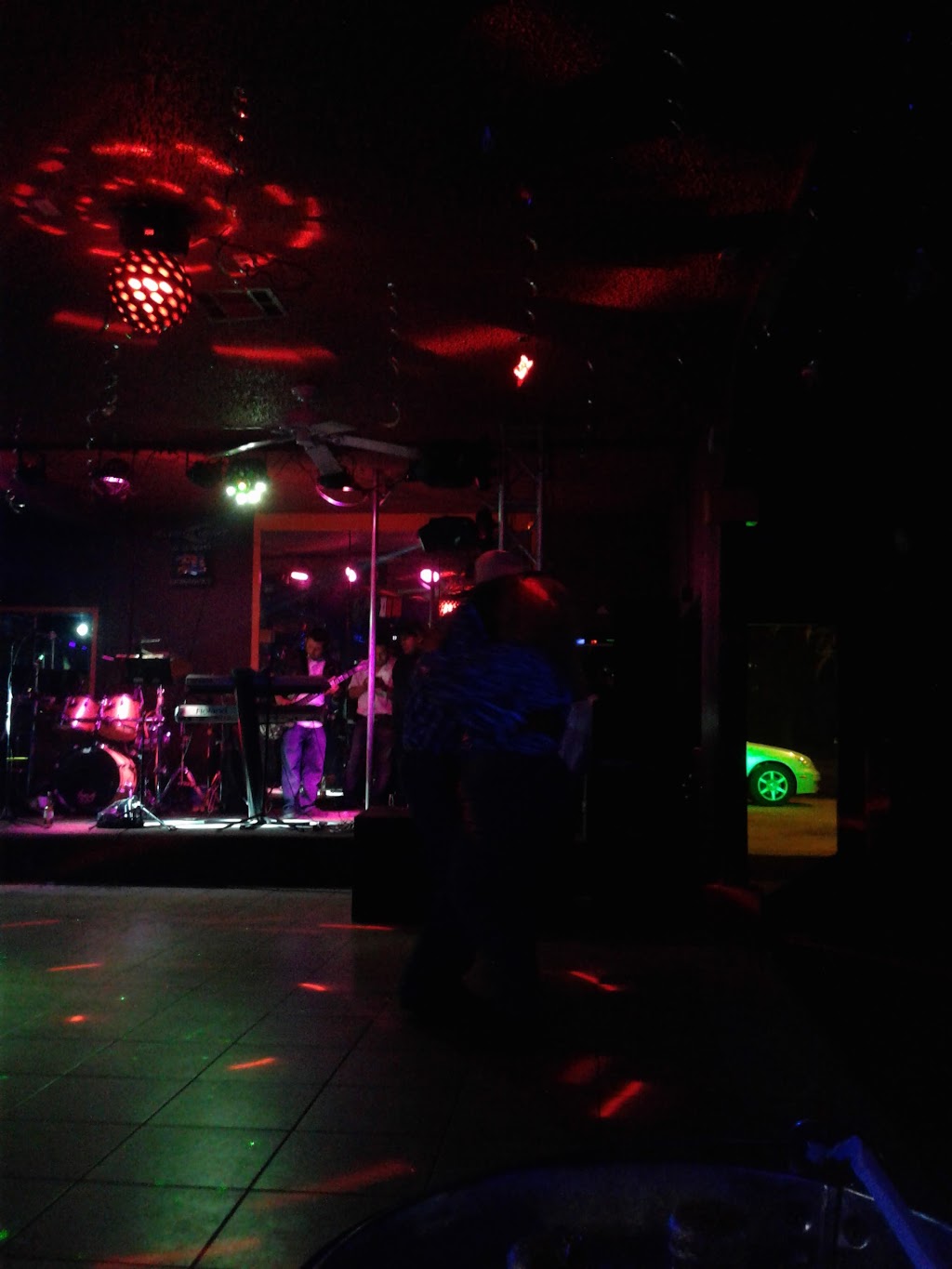 El Mexico Night Club | 2726 S Elm Ave, Fresno, CA 93706, USA | Phone: (559) 304-5566