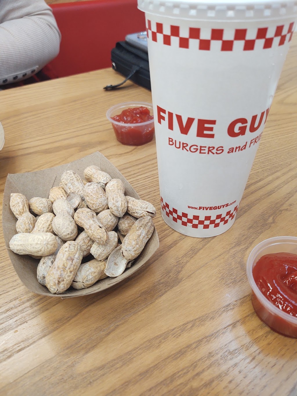 Five Guys | 3273 Robinhood Rd, Winston-Salem, NC 27106, USA | Phone: (336) 760-2660