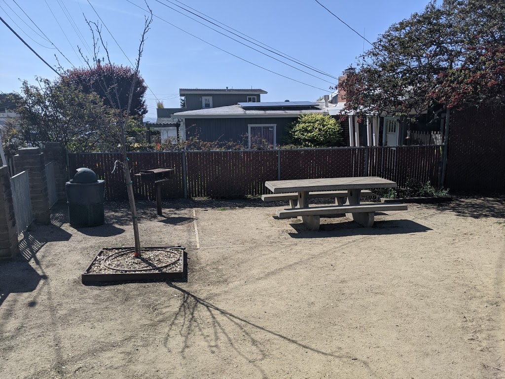 Brighton Mini Park - Pacifica | 497 Brighton Rd, Pacifica, CA 94044, USA | Phone: (650) 738-7381