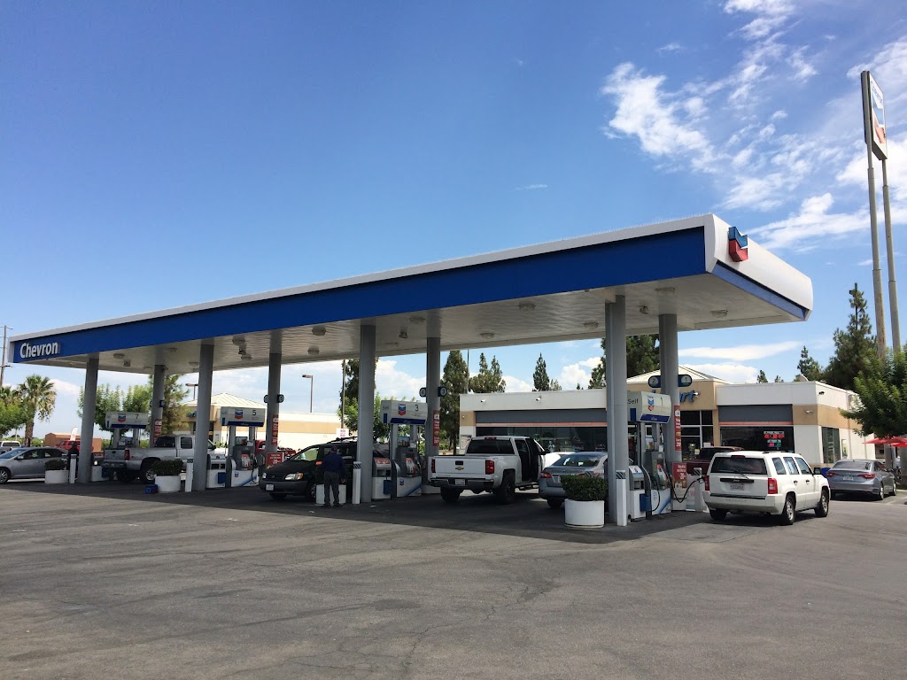 Chevron Delano | 2322 Girard St, Delano, CA 93215, USA | Phone: (661) 725-7656