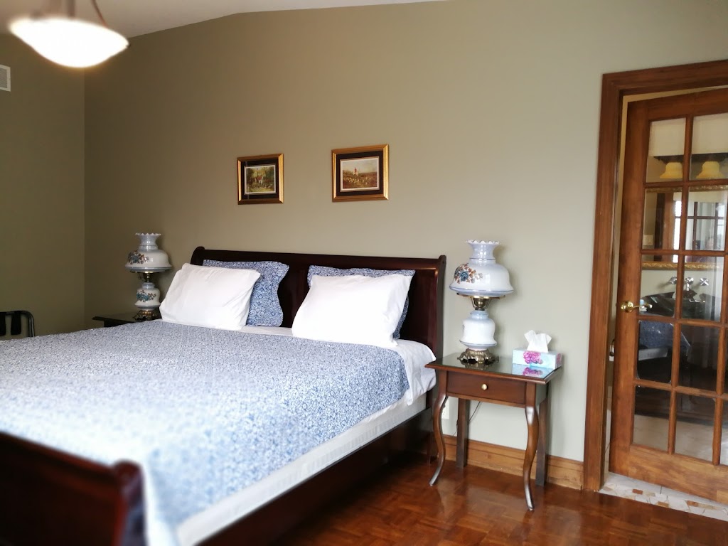 Gilded Grape Farm Bed and Breakfast | 1211 Line 8 Rd, Niagara-on-the-Lake, ON L0S 1J0, Canada | Phone: (647) 203-6168