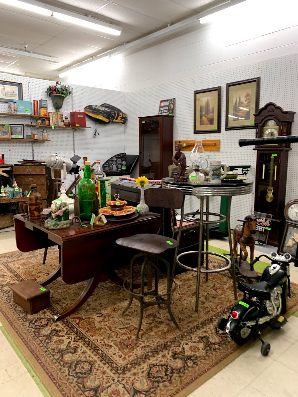 Countryside Collectibles Mall | 219 Chatham Sq, Siler City, NC 27344, USA | Phone: (919) 742-2013