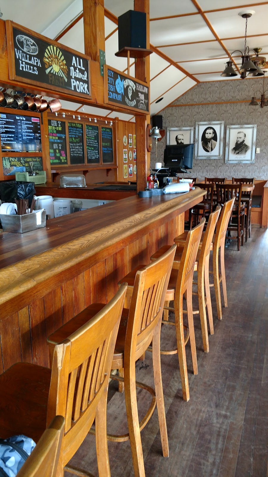 Harbour Public House | 231 Parfitt Way SW, Bainbridge Island, WA 98110, USA | Phone: (206) 842-0969