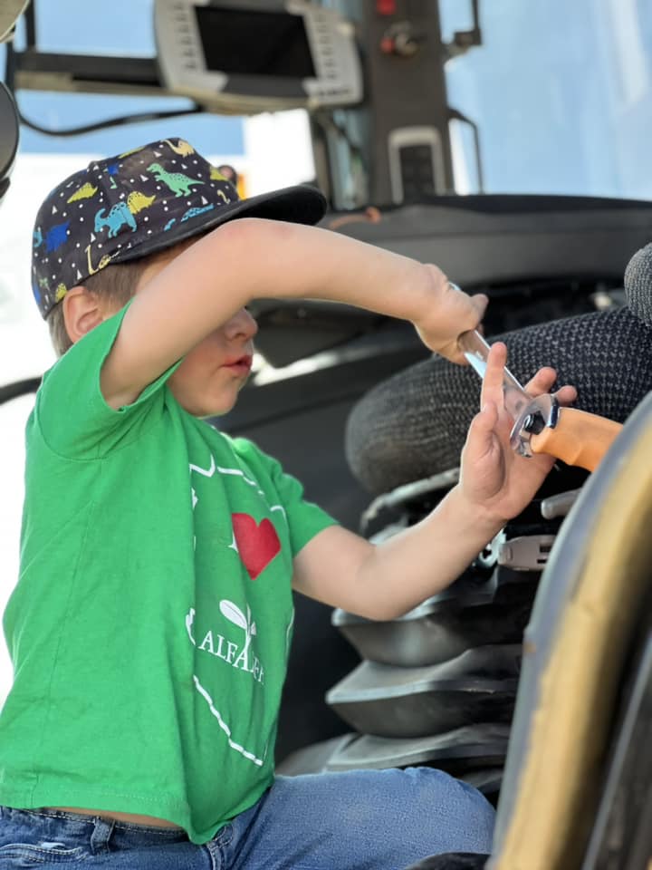 Bales Hay Farm & Ranch Feed Store | 20600 W Beloat Rd, Buckeye, AZ 85326, USA | Phone: (623) 386-2988