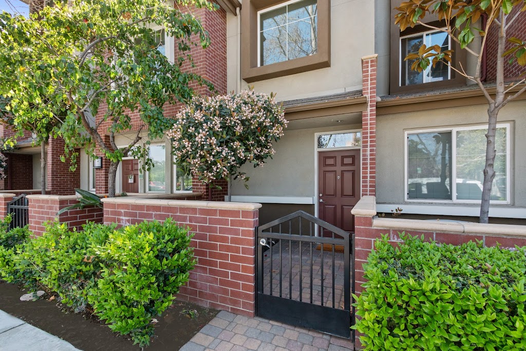 Ontario Town Square Townhomes | 380 East Bluebird Privado, Ontario, CA 91764, USA | Phone: (844) 226-8431