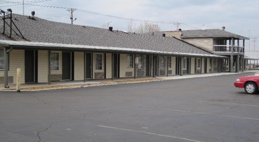 Royal Relax Inn Fairmont City | 5280 Collinsville Rd, East St Louis, IL 62201, USA | Phone: (618) 875-2800