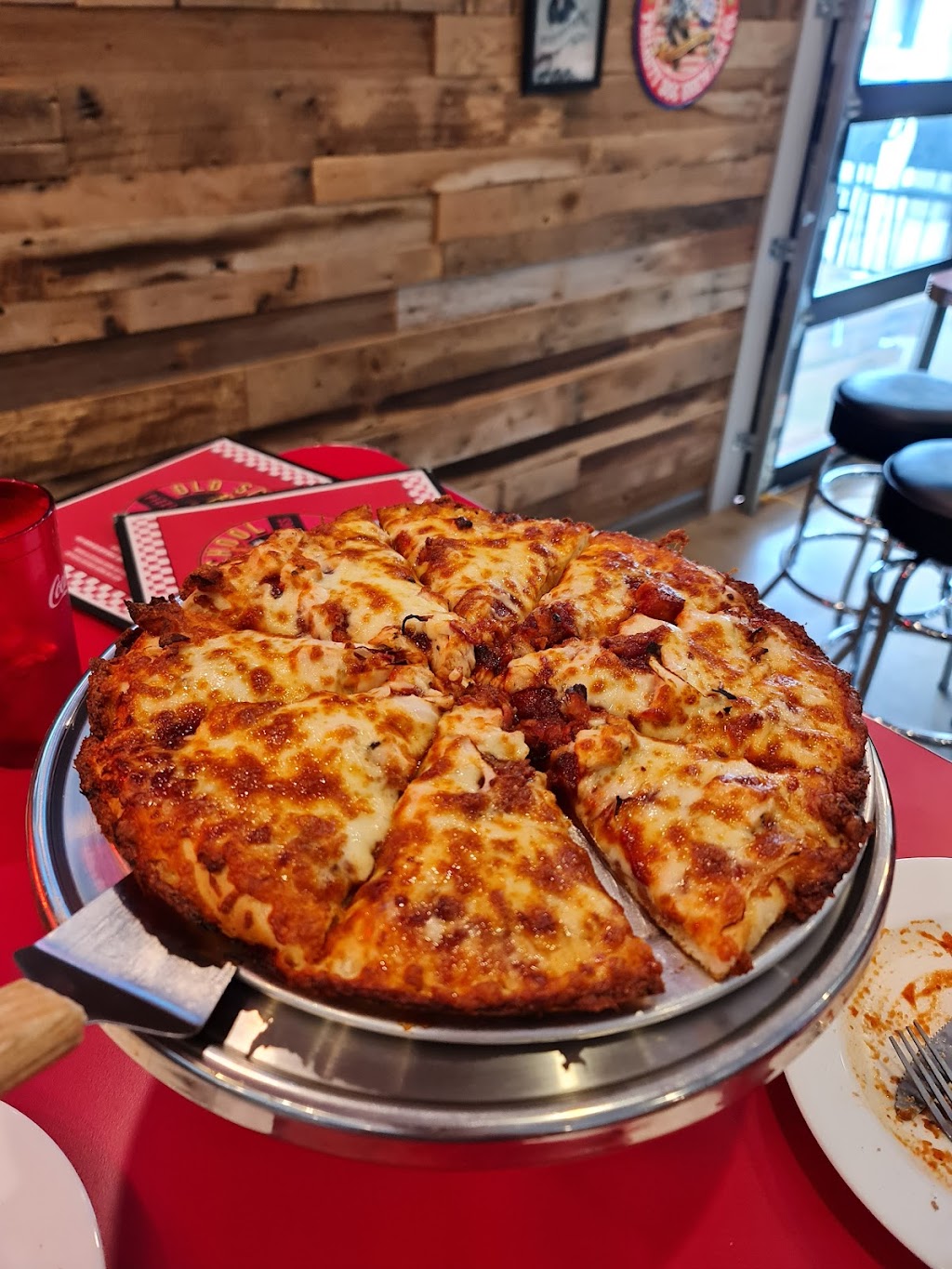 Old School Pizza & Wings by Parkers | 445 Avon Belden Rd, Avon Lake, OH 44012, USA | Phone: (440) 961-0892
