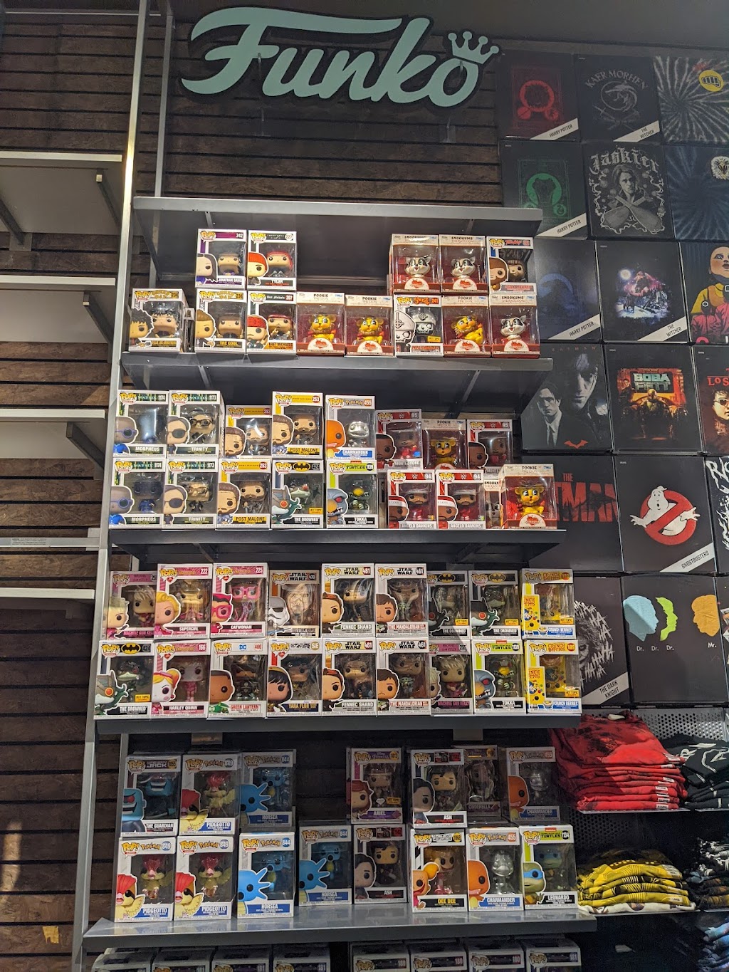 Hot Topic | 452 E Sailer Dr, San Mateo, CA 94403, USA | Phone: (650) 286-0790