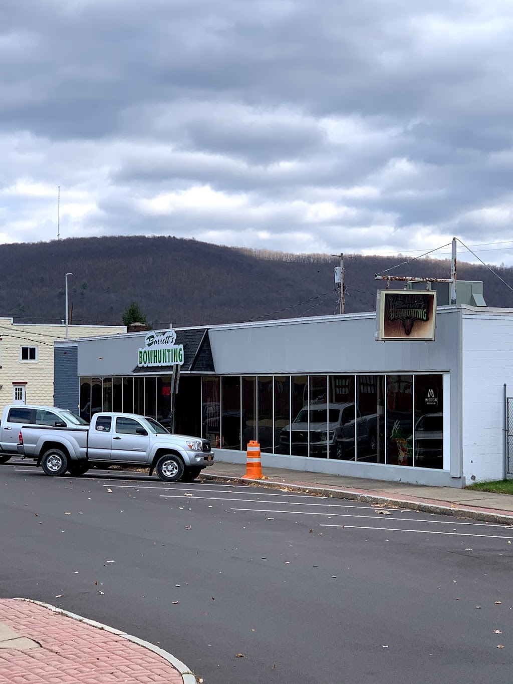 Barretts Bowhunting | 257 E 14th St, Elmira Heights, NY 14903, USA | Phone: (607) 733-7773