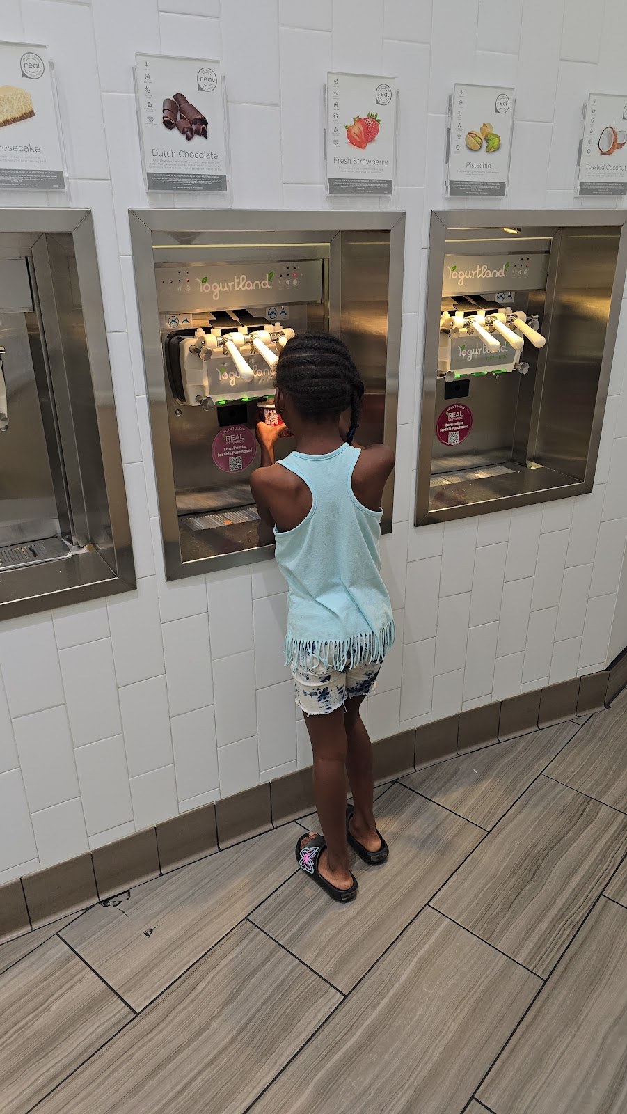 Yogurtland Palmdale - East Avenue | 2331 E Avenue S D-1, Palmdale, CA 93550, USA | Phone: (661) 480-5315