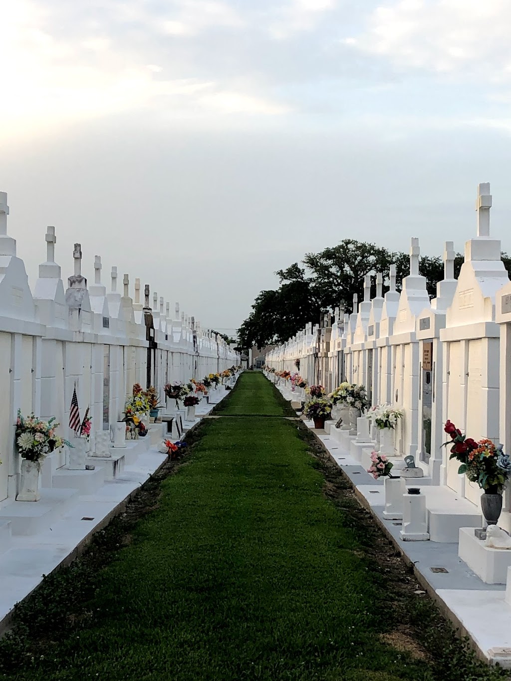 St Joseph Cemetery | 949 Menard St, Thibodaux, LA 70301, USA | Phone: (985) 446-0280