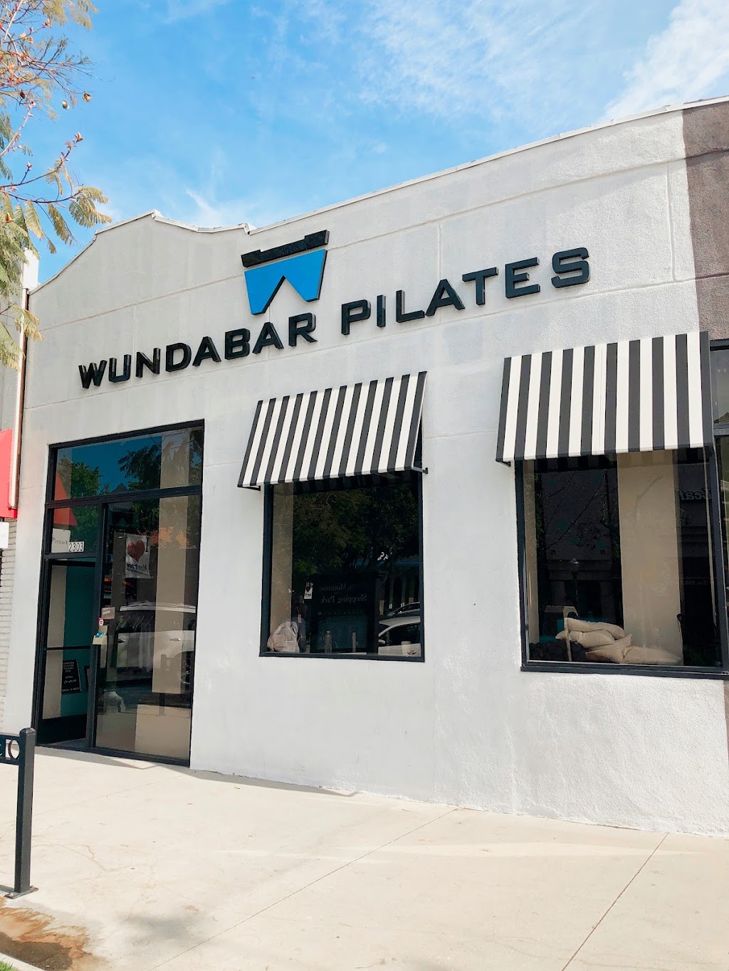 WundaBar Pilates - Montrose | 2303 Honolulu Ave, Montrose, CA 91020, USA | Phone: (818) 279-2199