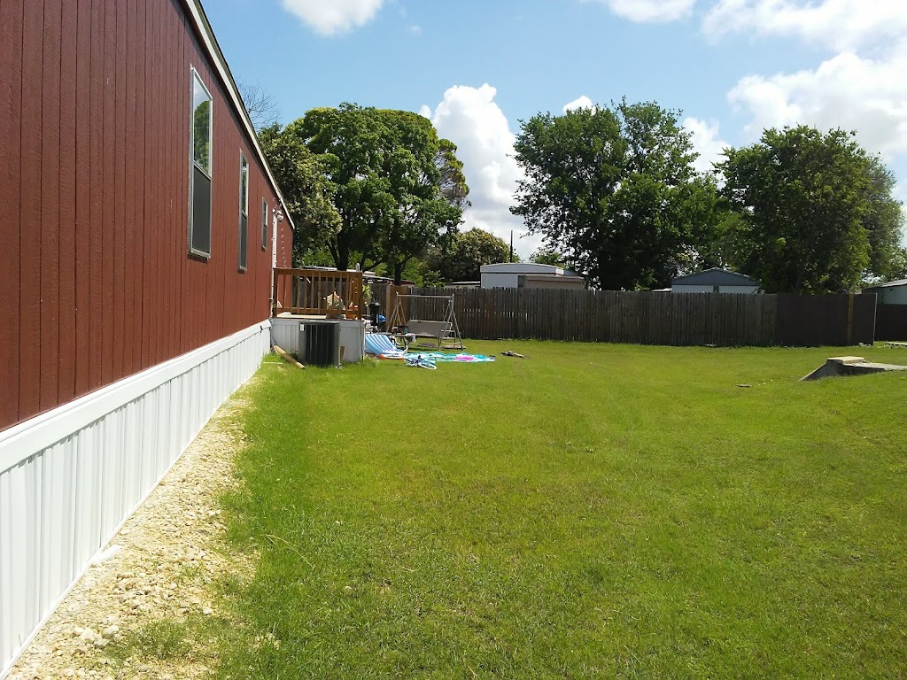 Pecan Way Mobile Home Park | 1649 North IH 35, New Braunfels, TX 78130, USA | Phone: (888) 966-0847