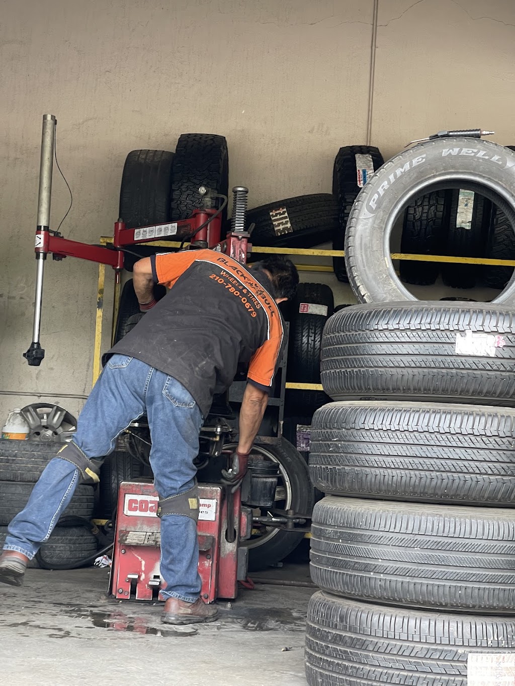 SM Tire Shop LLC | 2208 Castroville Rd, San Antonio, TX 78237, USA | Phone: (210) 438-8557