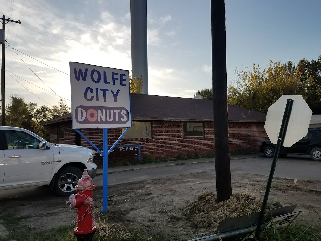 Wolfe City Donuts | 216 E Main St, Wolfe City, TX 75496, USA | Phone: (903) 496-2883