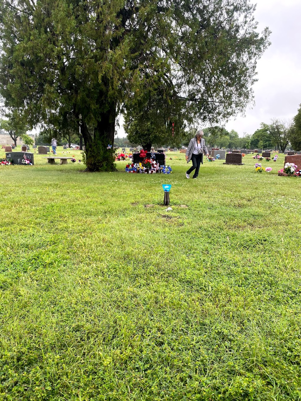 Fairlawn Burial Park | 2401 Carey Blvd, Hutchinson, KS 67501, USA | Phone: (620) 888-7165