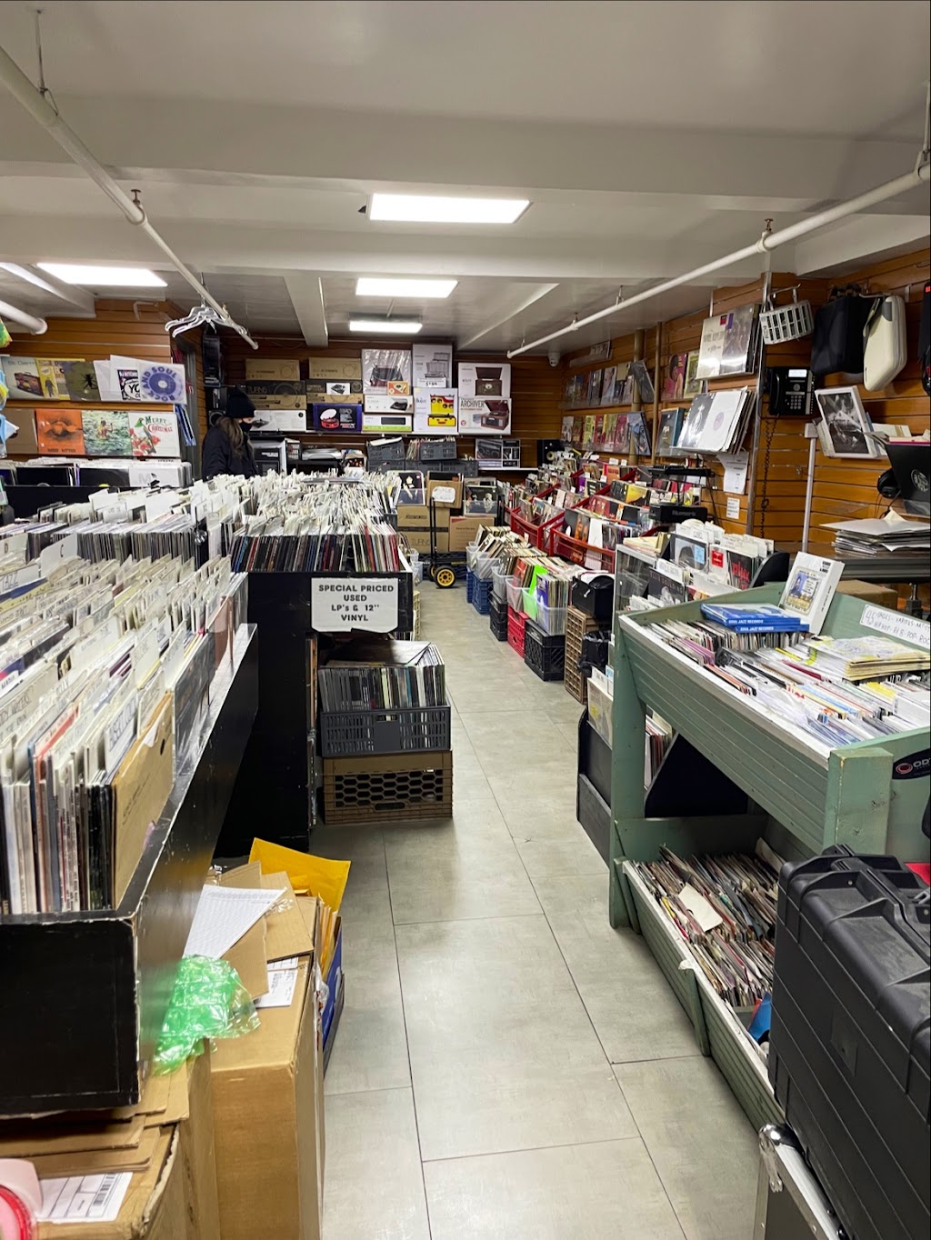 Rock and Soul DJ Equipment and Records | 10 W 37th St, New York, NY 10018, USA | Phone: (212) 273-9630