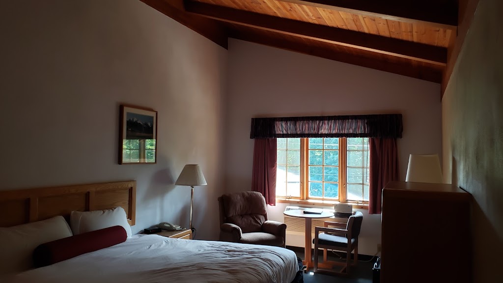 Chalet Landhaus Inn | 801 WI-69, New Glarus, WI 53574, USA | Phone: (608) 527-5234