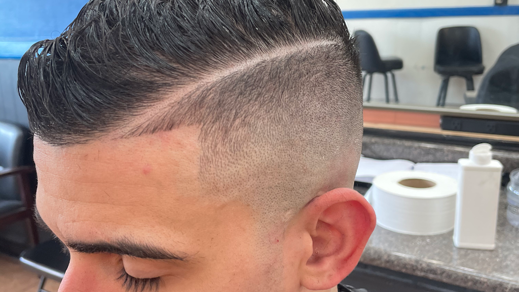 Razor Sharp Cutz-Latino Barbershop | 9608 1st View St, Norfolk, VA 23503, USA | Phone: (757) 332-1364