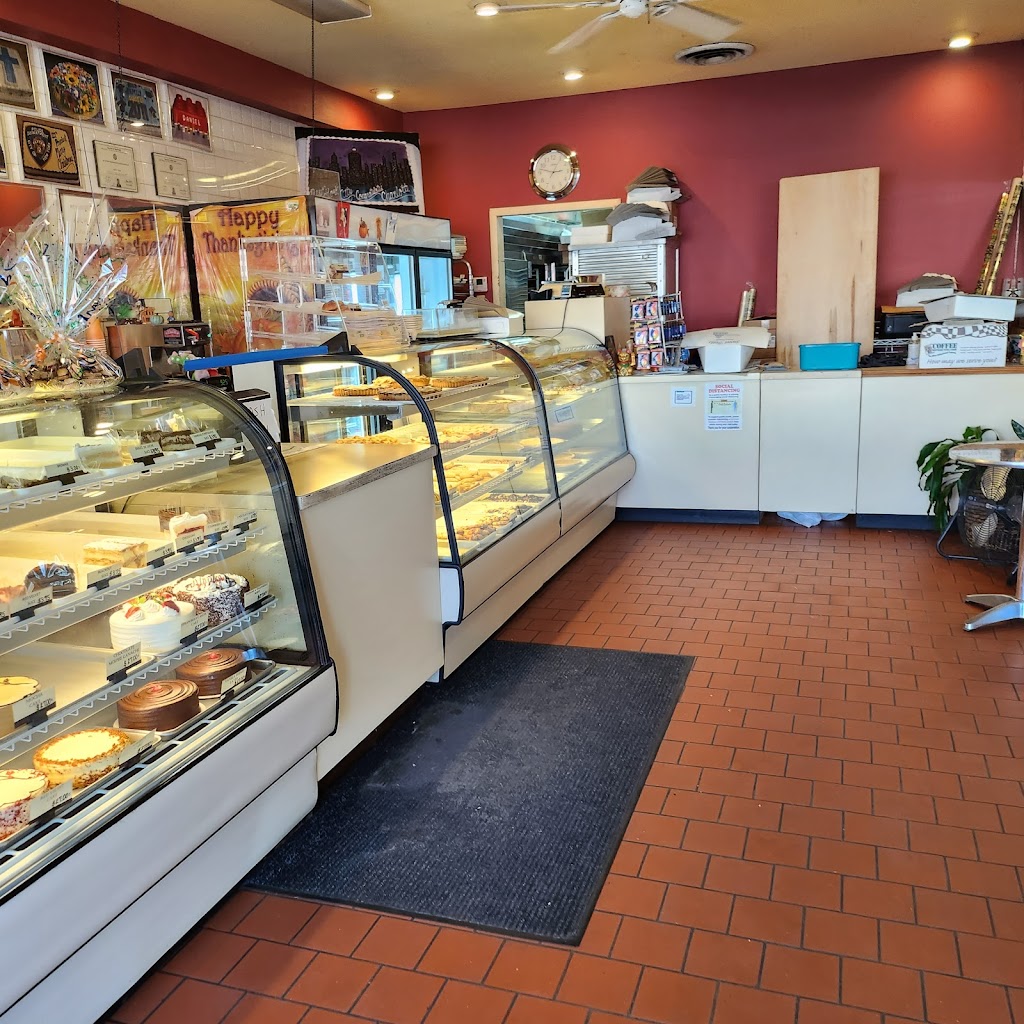 Sweet Treats Pastry Shoppe | 61-22 Springfield Blvd, Queens, NY 11364, USA | Phone: (718) 423-4413