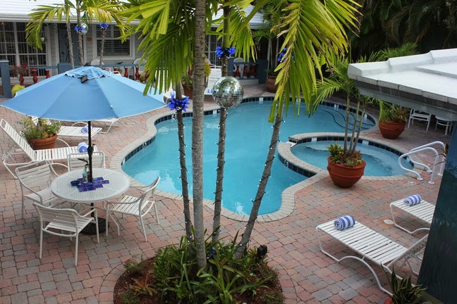 Coral Reef Guesthouse | 2609 NE 13th Ct, Fort Lauderdale, FL 33304, USA | Phone: (954) 568-0292