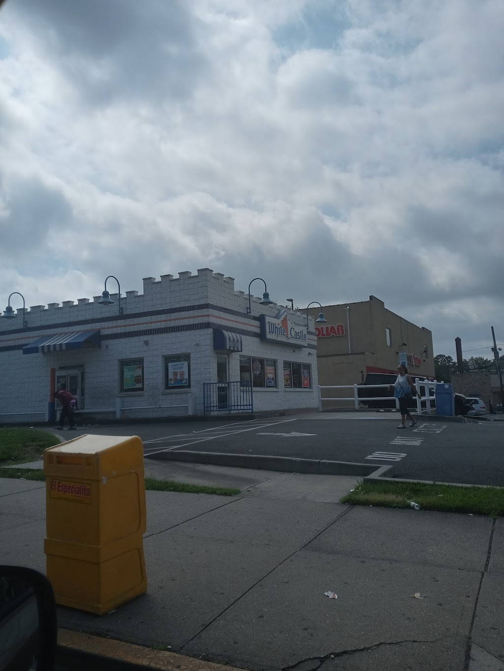 White Castle | 220 Broadway, Paterson, NJ 07501, USA | Phone: (973) 345-8928