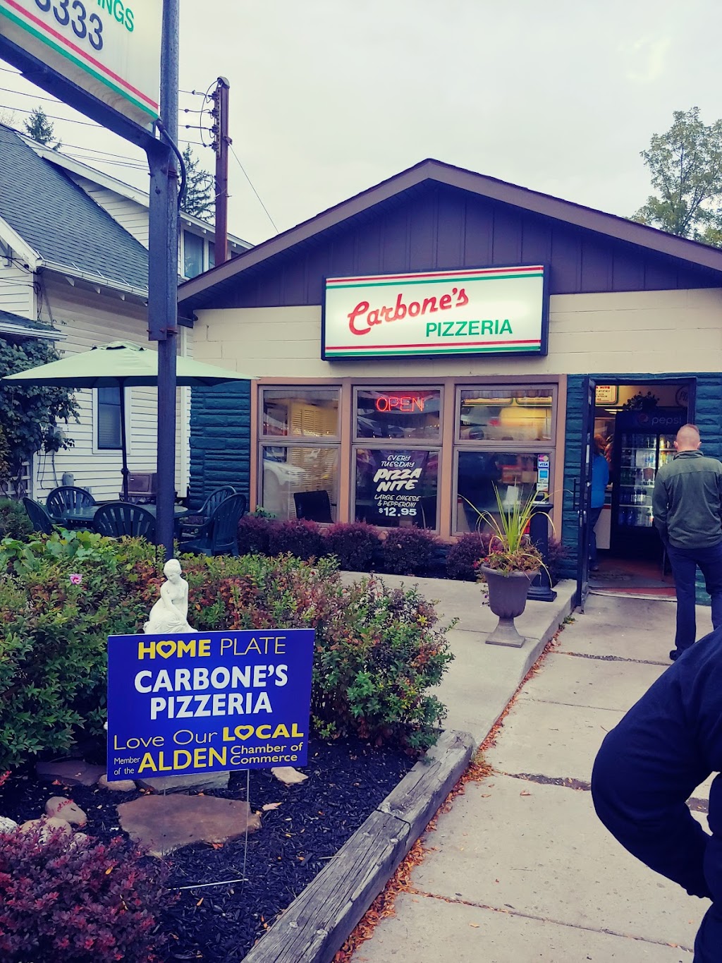 Carbones Pizzeria | 13114 Broadway, Alden, NY 14004 | Phone: (716) 937-3333