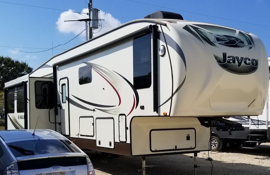 Woody RV Rentals, LLC | 1751 Co Rd 107, Hutto, TX 78634, USA | Phone: (512) 944-5800