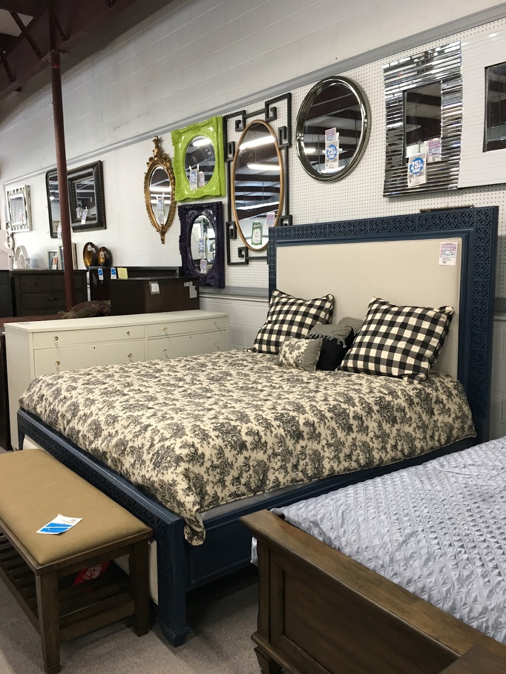 Heavner Furniture Market | 1701 W Market St, Smithfield, NC 27577, USA | Phone: (919) 934-0551