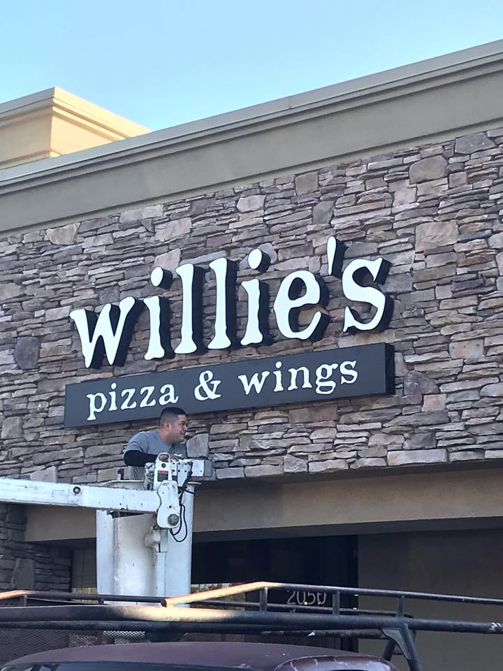 Willies Pizza & Wings | 2050 E Canal Dr, Turlock, CA 95380, USA | Phone: (209) 667-9455