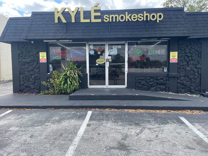 KYLÉ Smoke Shop - Miramar | 6310 Pembroke Rd, Miramar, FL 33023, United States | Phone: (954) 621-3331