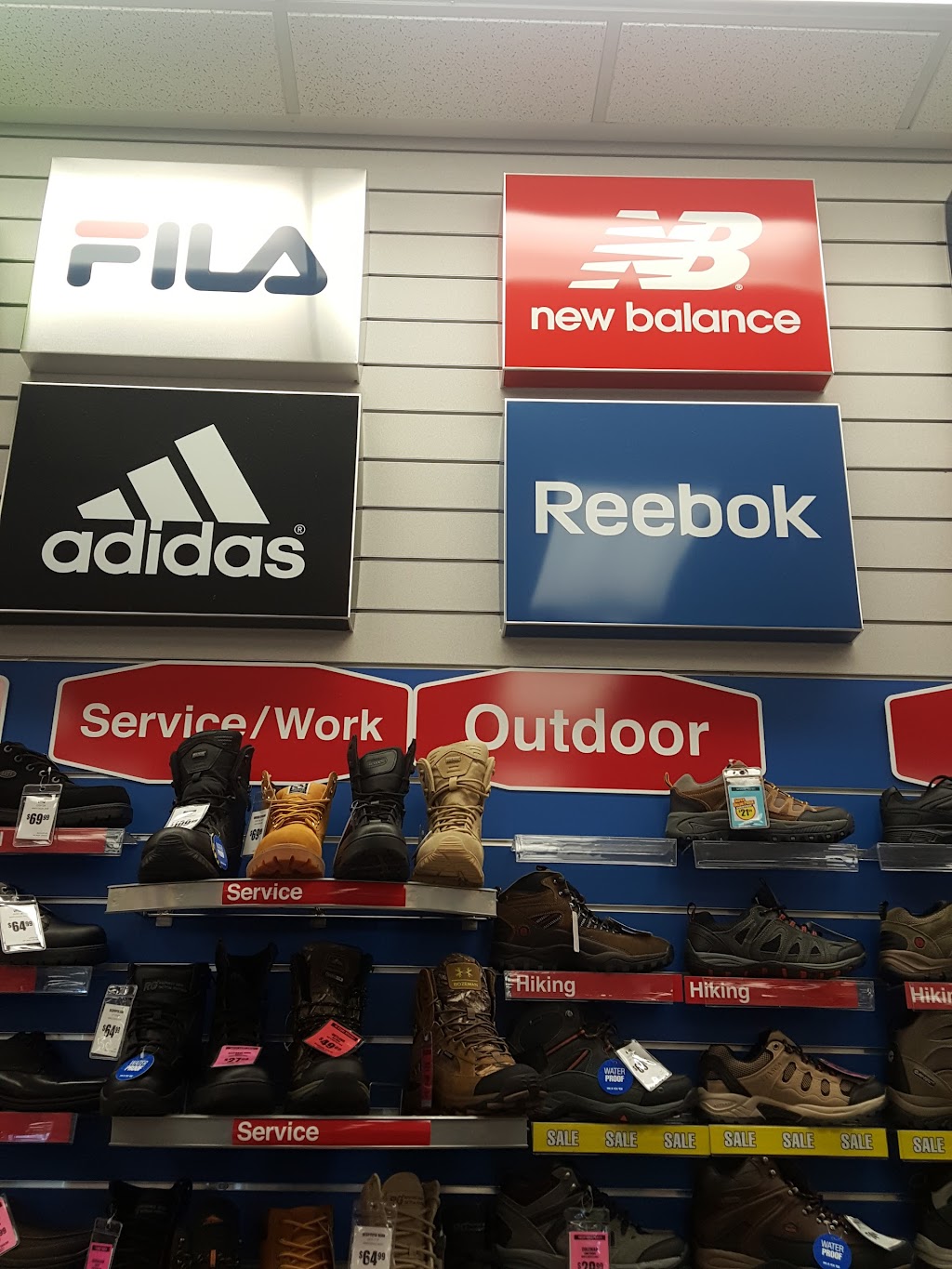 Big 5 Sporting Goods | 720 Woollomes Ave #104, Delano, CA 93215, USA | Phone: (661) 721-2455