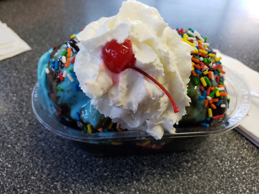 Braums Ice Cream & Dairy Store | 2825 E 101st St, Tulsa, OK 74137, USA | Phone: (918) 296-9120