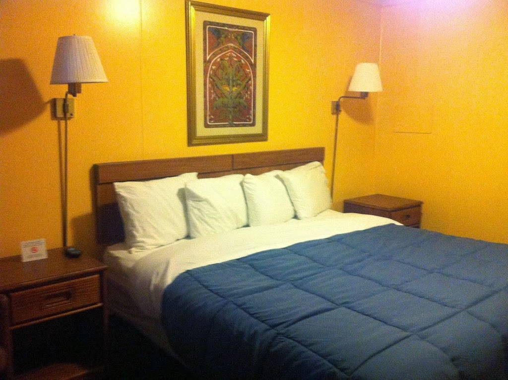 Green Crest Motel | 741 S High St, Mt Orab, OH 45154, USA | Phone: (937) 444-4115