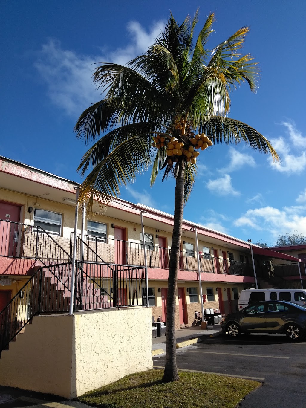 Country Lodge Motel | 651 N Krome Ave, Florida City, FL 33034, USA | Phone: (305) 245-2376