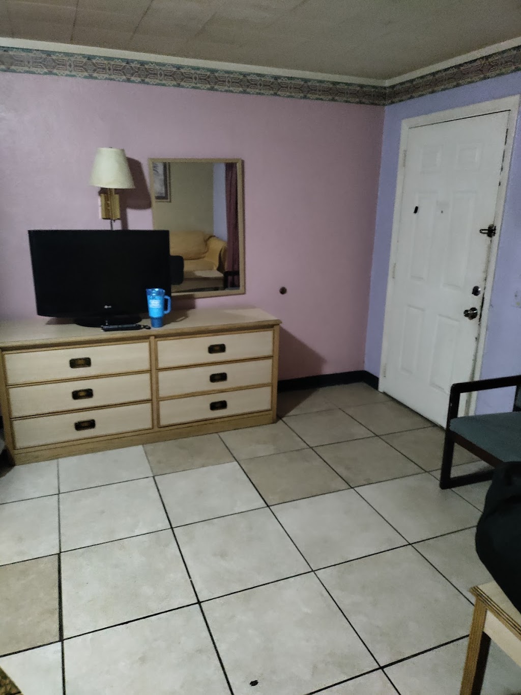 Budget Inn | 8110 N Tamiami Trail, Sarasota, FL 34243, USA | Phone: (941) 355-8861