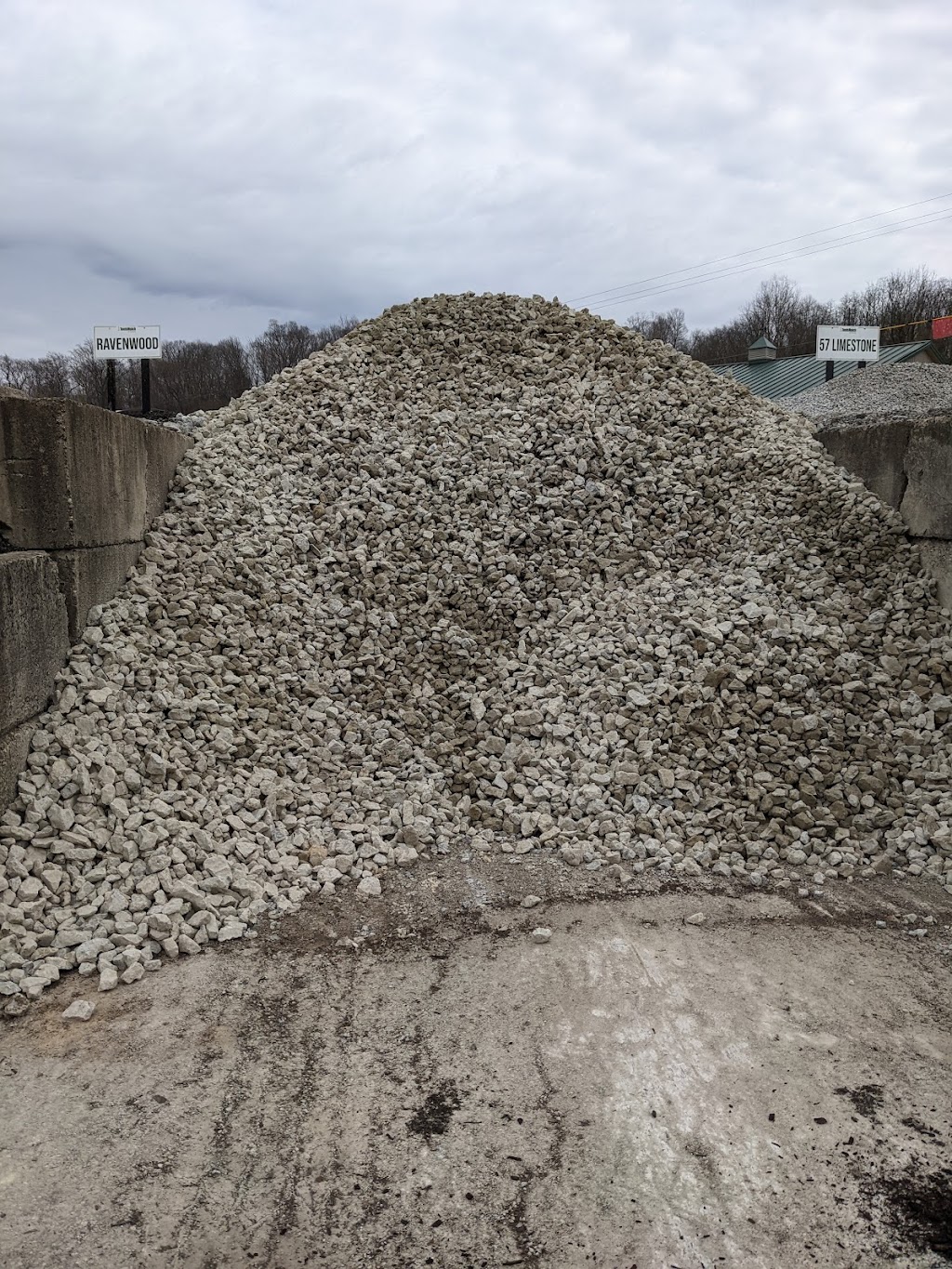 Toms Mulch & Landscaping | 2113 Ferry Rd, Bellbrook, OH 45305, USA | Phone: (937) 848-3422